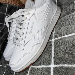 Size 6 woman/men Reebok sneakers.